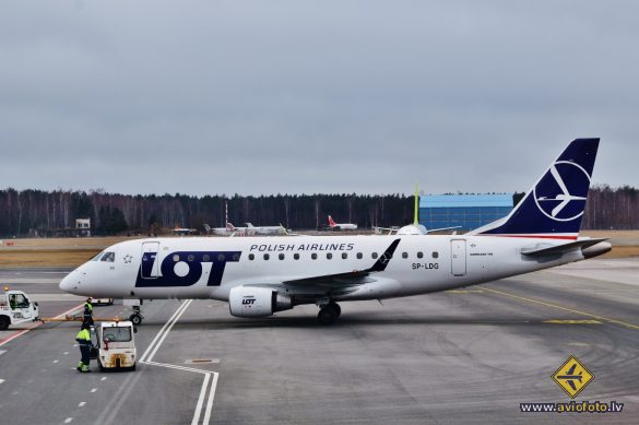 Embraer 170STD (ERJ-170-100STD)